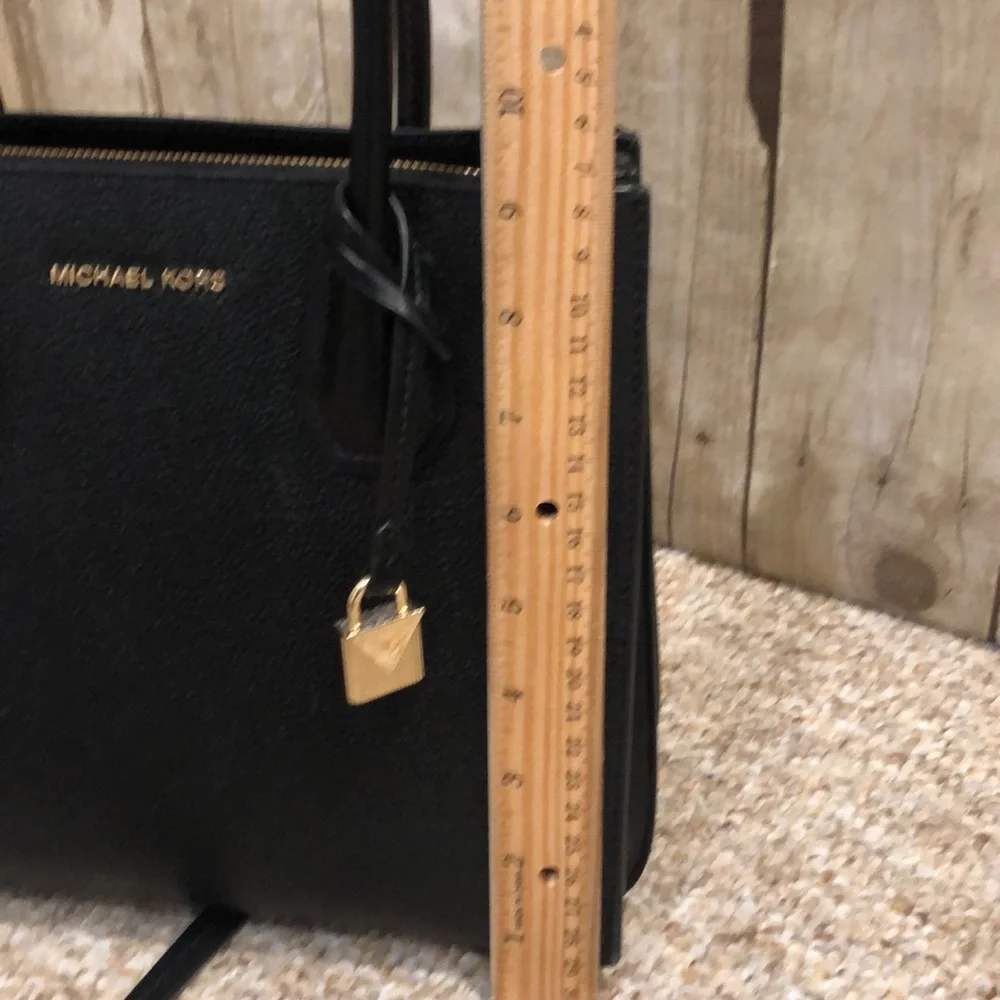 Michael Kors Black Satchel Crossbody Handbag w/adjustable strap & key holder - Picture 2 of 14